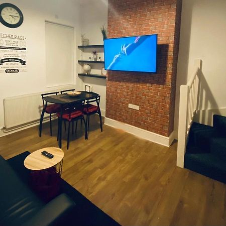 Large 4 Bedroom Home - Coventry City Centre Luaran gambar