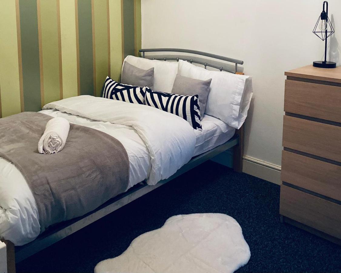 Large 4 Bedroom Home - Coventry City Centre Luaran gambar